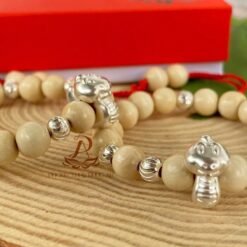 Vòng Dâu Tằm 9 Bi Bạc + Giáp Rắn Cho Bé Gái Ất Tỵ 2025